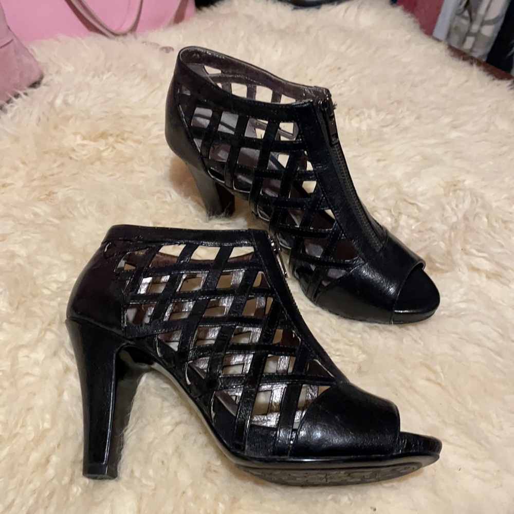 Sofft caged leather shoes